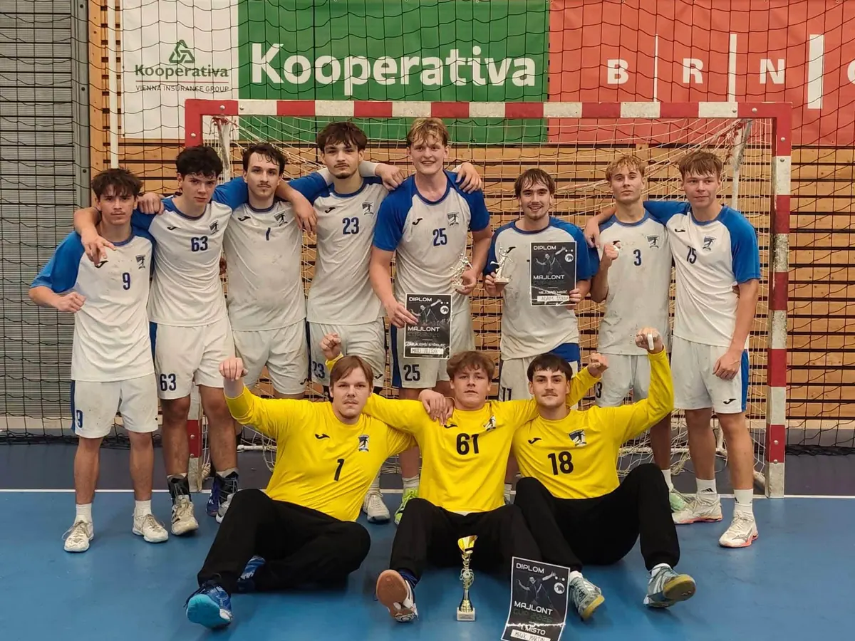 Starší dorastenci MHáK Martin s pohárom za 1. miesto na turnaji Majlont Cup